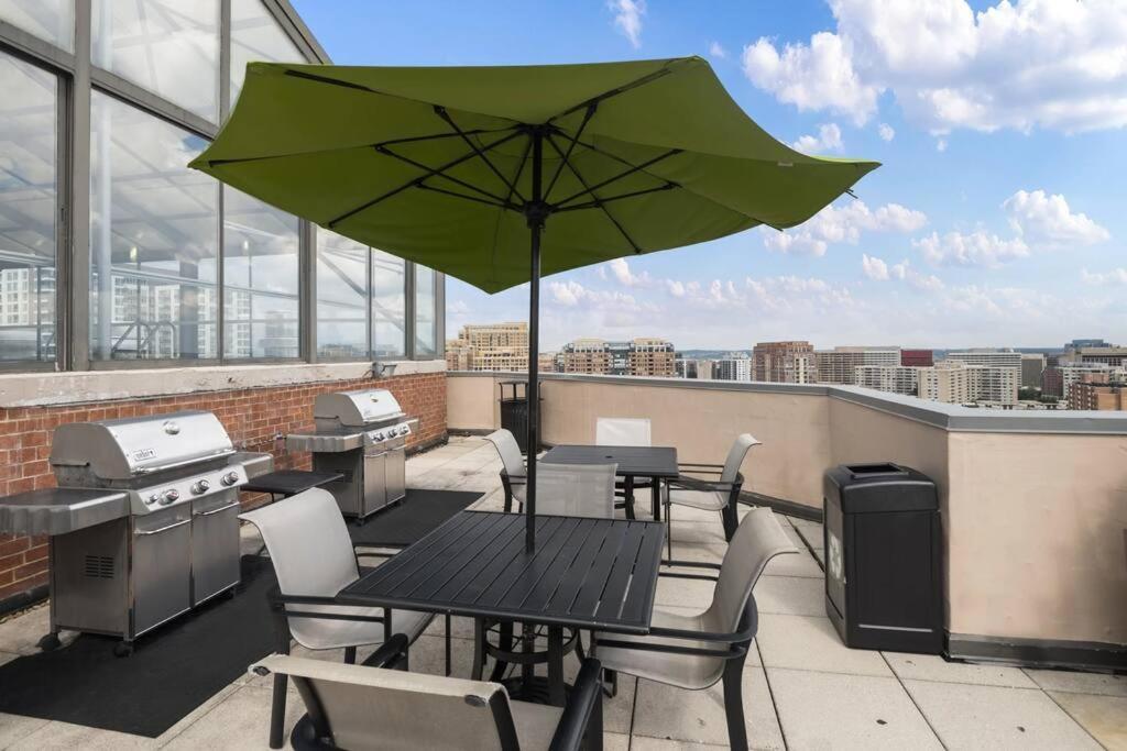 Incredible Apartment With Rooftop In Pentagon City Arlington Exterior foto